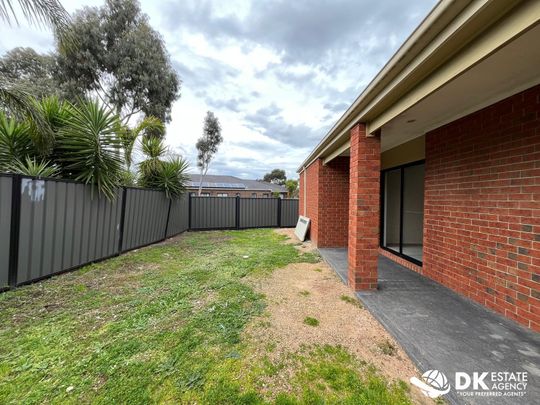 Renovated Comfort, Convenience and Space – 4-Bedroom Gem in Craigieburn - Photo 1