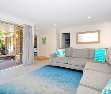 Renovated 4 bedroom house less than 200 m to the beach - Photo 2
