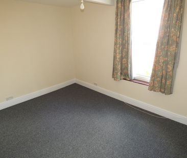 2 bed Apartment - To Let - Photo 4