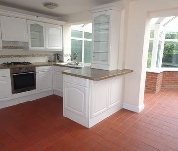3 bedroom semi-detached house to rent - Photo 3