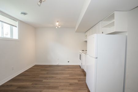All Inclusive 1 Bedroom Lower Unit in Welland!! - Photo 4