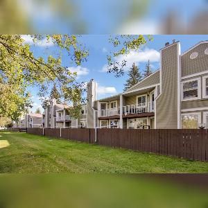 3 Bed 1.5 Bath South Edmonton Townhome with Balcony - Photo 1
