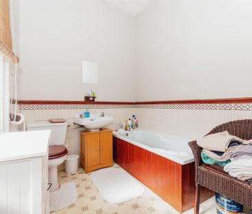 Mark Street, Huddersfield - Photo 2