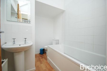 2 bedroom terraced house to rent - Photo 4