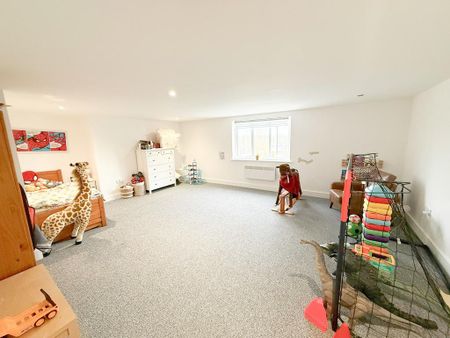 6 bedroom semi-detached house to rent - Photo 5