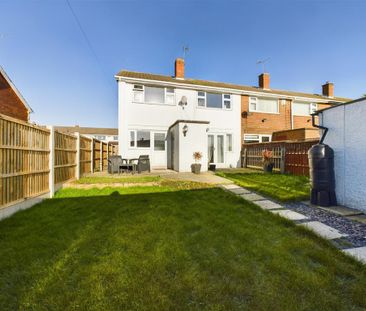 3 bedroom end of terrace house to rent - Photo 4