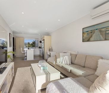 Charming 2 Bedroom in Hobsonville Point - Photo 1