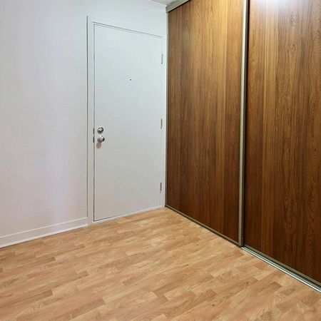 4 1/2 GRAND, lumineux, rénové (LORETTEVILLE) - Photo 3