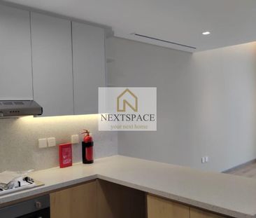 Ready To Move | Prime Location | Semi Furnished - Photo 2