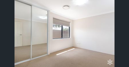 Spacious Open Plan Living - Photo 4