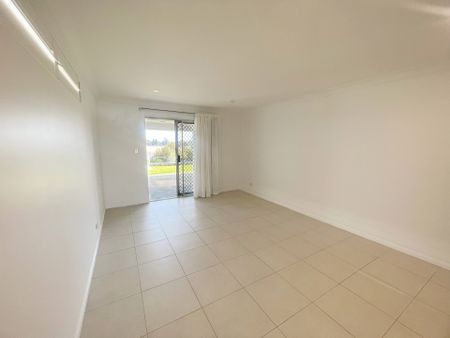 Stunning modern 2 bedroom studio with incredible water views - Photo 5