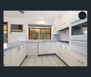 FOUR BEDROOM FAMILY HOME IN GREAT LOCATION - Photo 5