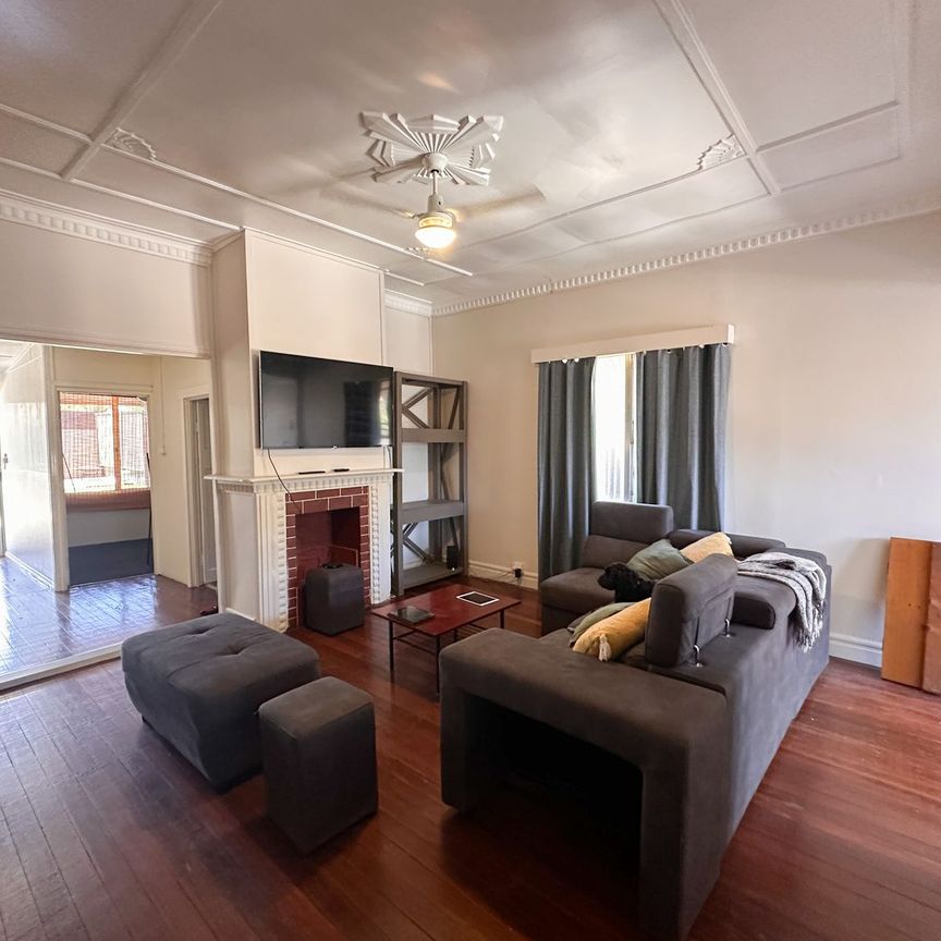 Modern furnished character home - Photo 1