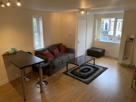 2 Bed Flat, Edwin Road, LS6 - Photo 2