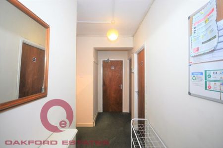 3 bedroom flat to rent - Photo 2