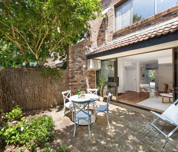 Modern living with alfresco garden courtyard - Photo 1