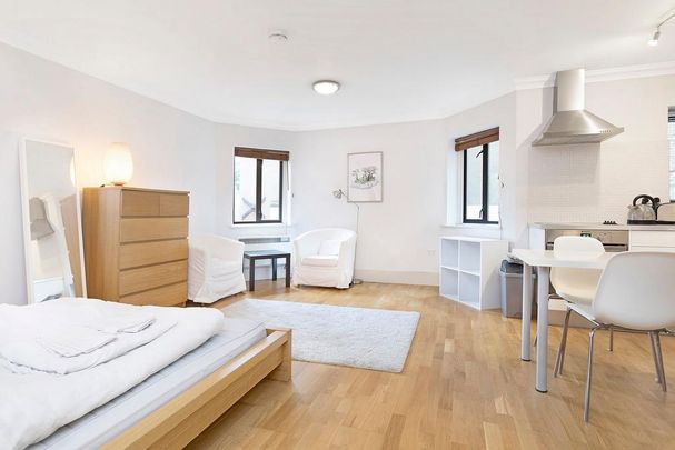 Studio to rent - Photo 1