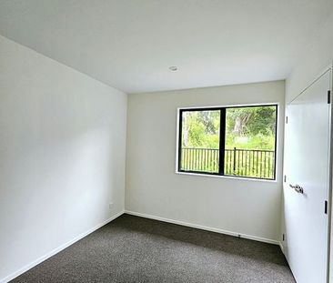 Modern 2BR Townhouse in Glen Eden! - Photo 3