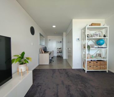 Modern Apartment with Ocean Views & Unbeatable Location - Photo 4