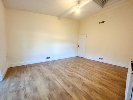 2 Bedroom Flat To Let - HP13 - Photo 3