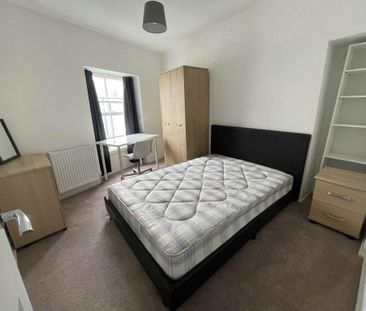 4 bedroom flat to rent - Photo 6