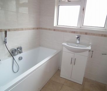 4 bedroom semi-detached house to rent - Photo 6
