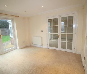 6 bedroom detached house to rent - Photo 5