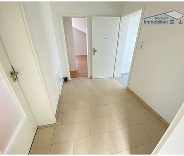 Moderne 2-Zimmer-DG-Wohnung mit traumhafter Südloggia – Erstbezug nach Renovierung - Foto 1