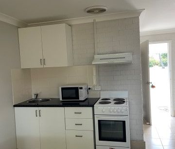 Ideal Location - One Bedroom Studio Apartment - Photo 6