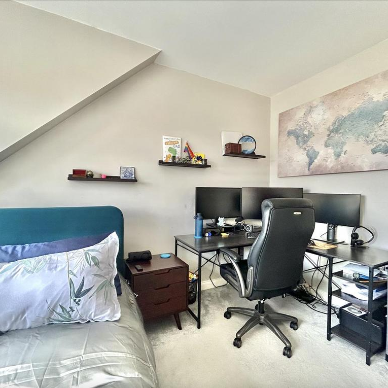 4 bedroom semi-detached house to rent - Photo 1