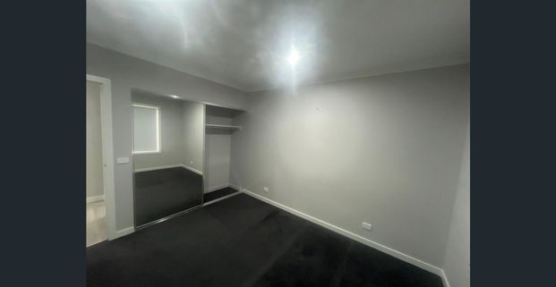 STYLISH & MODERN FAMILY LIVING IN PRIME BROOKFIELD LOCATION - Photo 1