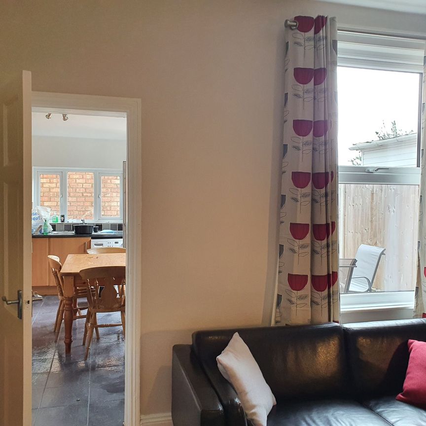 4 bedroom house, 1 en-suite - Photo 1