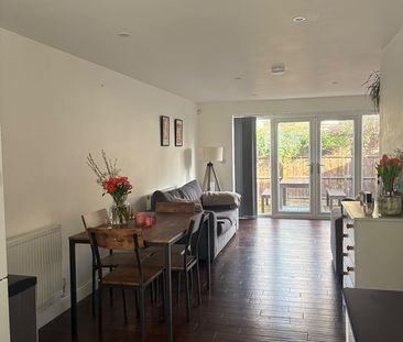 2 Bed Terraced House, Garratt Terrace, SW17 - Photo 1