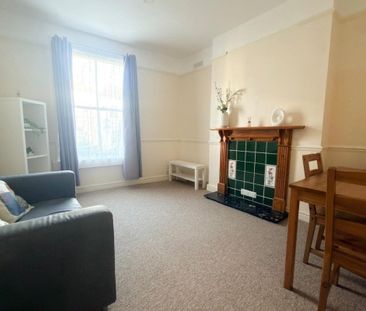 High Street - Photo 3