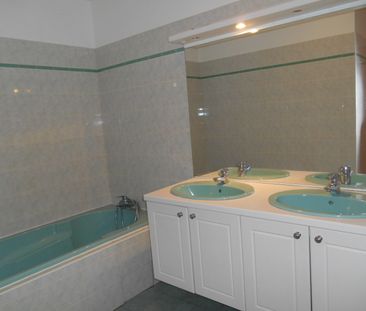 Location Maison 6 pièces 168m² - Photo 4