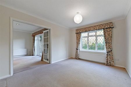 4 bedroom detached house to rent - Photo 2