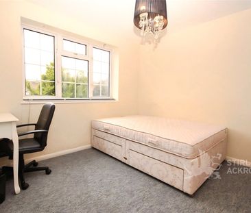 Lynwood, Guildford, Surrey, GU2 7NY - Photo 5