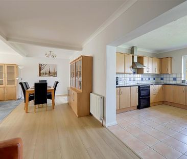 3 bedroom detached bungalow to rent - Photo 4