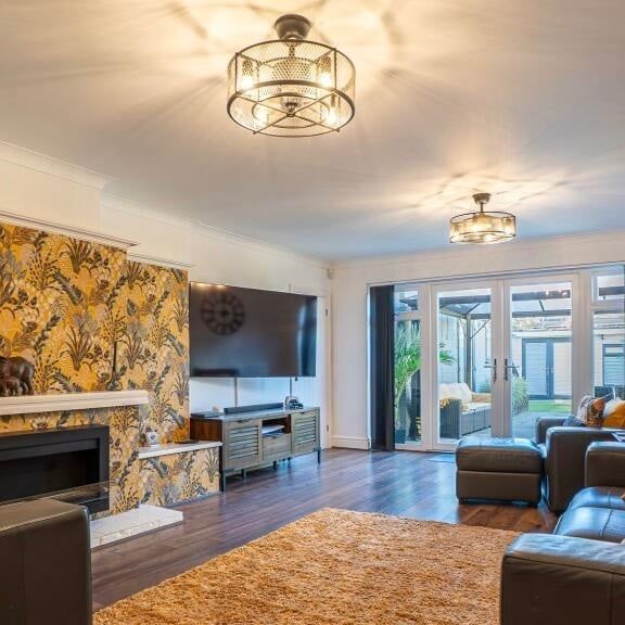 3 Bed Semi-Detached House, Billet Road, E17 - Photo 1