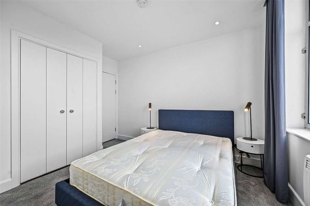 A newly refurbished one bedroom apartment in a convenient City location - Photo 1