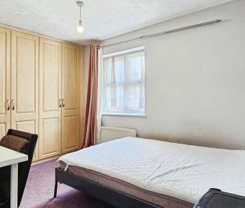 Hatcher Crescent, Colchester - Photo 3
