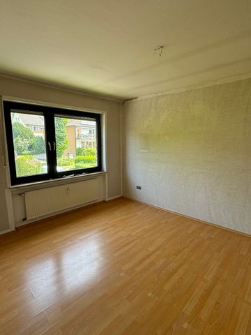 EITORF, schöne 3-Zimmerwohnung, ca. 70 m² Wfl., Balkon, zentrale Lage, Keller, Gäste-WC + Stellplatz - Foto 2