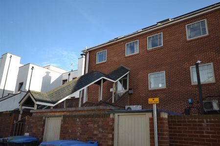 William Court, Acland Road, Exeter, EX4 6PP - Photo 2