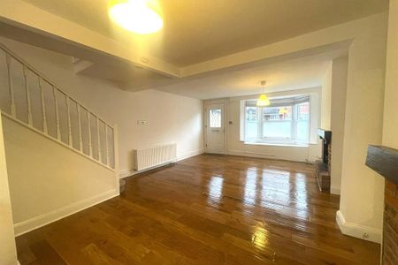 3 bedroom semi-detached house to rent - Photo 4