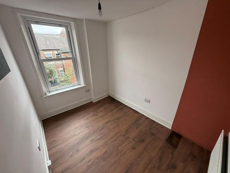 3 bedroom flat to rent - Photo 2