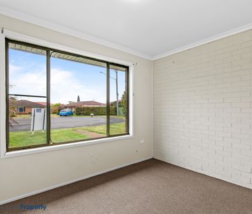 Tidy 3 Bedroom Property with Double Lockup Shed! - Photo 5