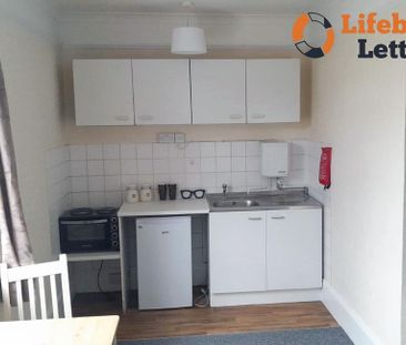 1 bedroom in a house share to rent - Photo 4