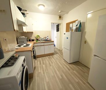 3 bedroom maisonette to rent - Photo 2