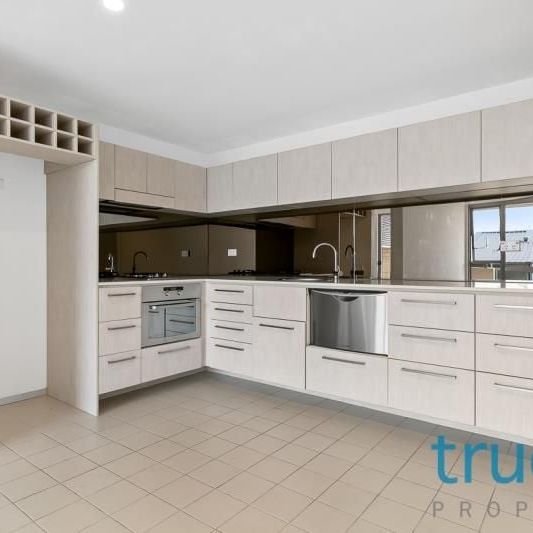 STYLISH AND WELL PRESENTED APARTMENT - Photo 1