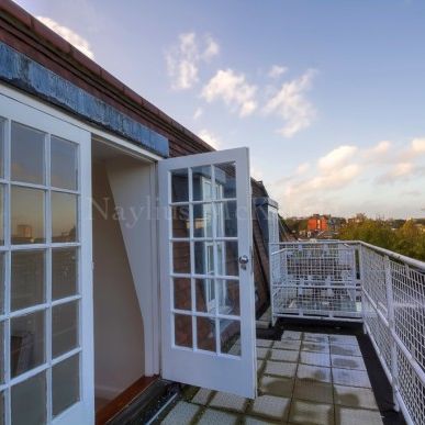 One double bedroom unfurnished top floor flat with a roof terrace - Photo 1